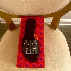 Tory Burch Black/Silver Slide Sandal in Size 6.5